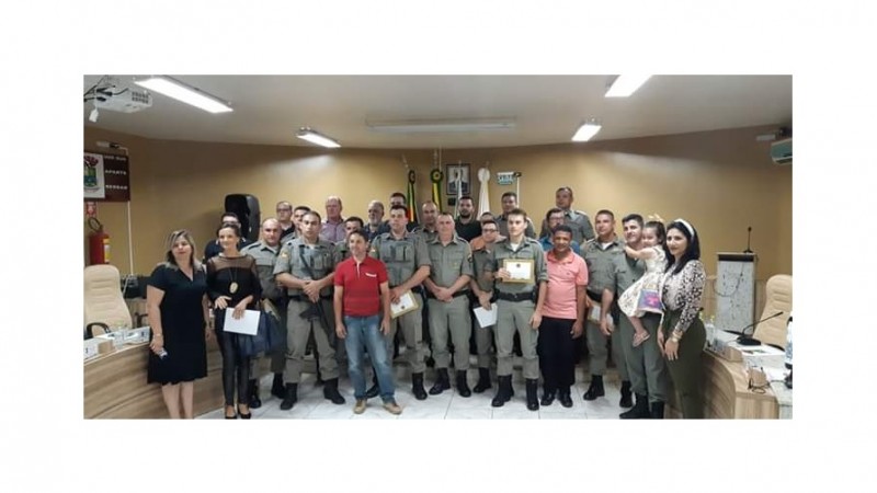 Policiais no evento