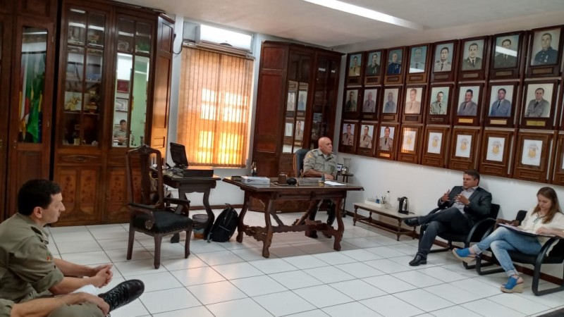 COMANDANTE E VEREADOR NO GABINETE