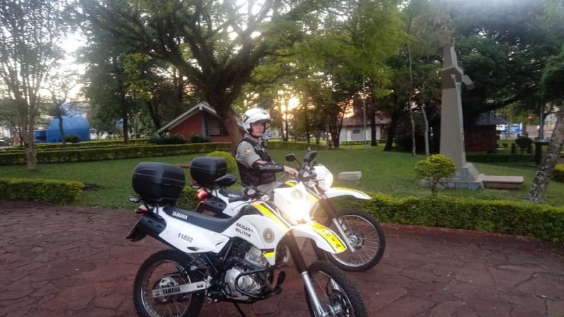 policiamento na Pra&ccedil;a Reneu Geraldino Mertz