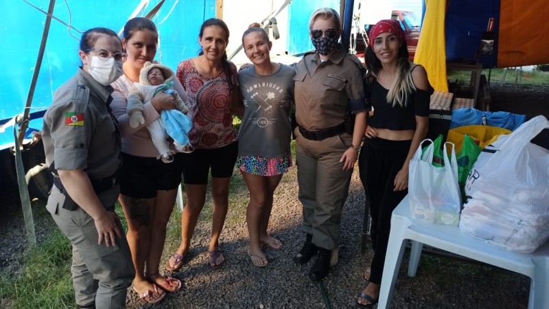 Famílias do Circo recebem donativos