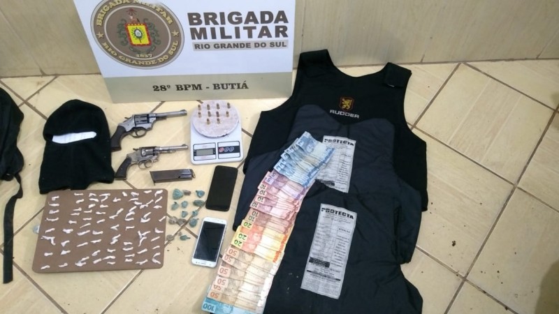 28 BPM prende por tráfico e porte ilegal de arma