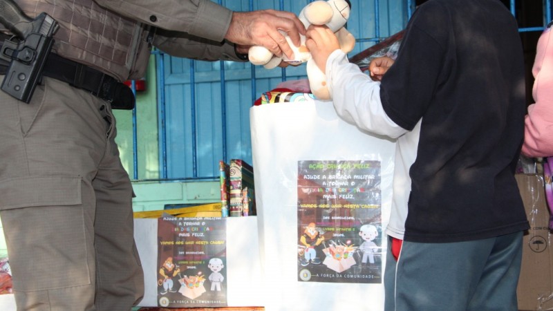 Brigada Militar entrega doações da “Ação Criança Feliz” em Santa