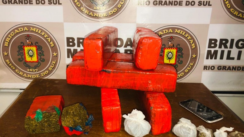 tijolos de maconha apreendidos