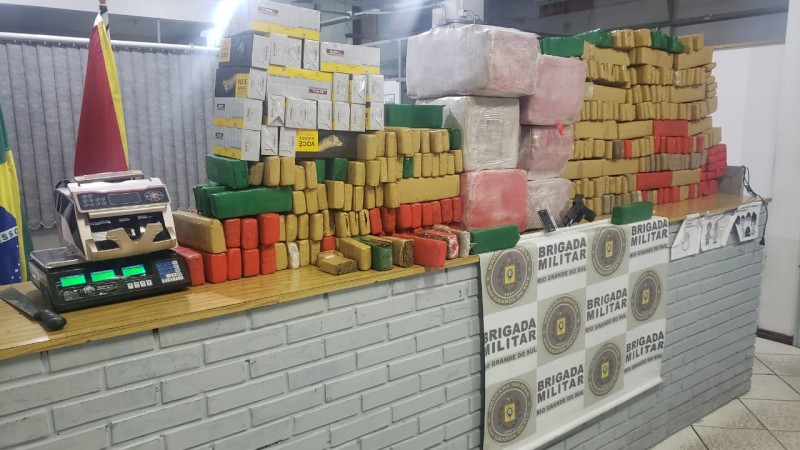 Brigada Militar de Cachoeirinha prende um homem e apreende 457Kg de drogas