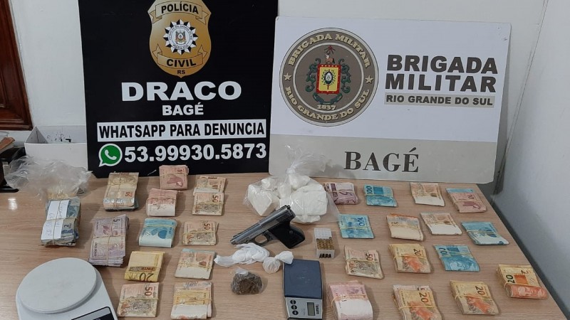 dinheiro, arma, drogas e balança