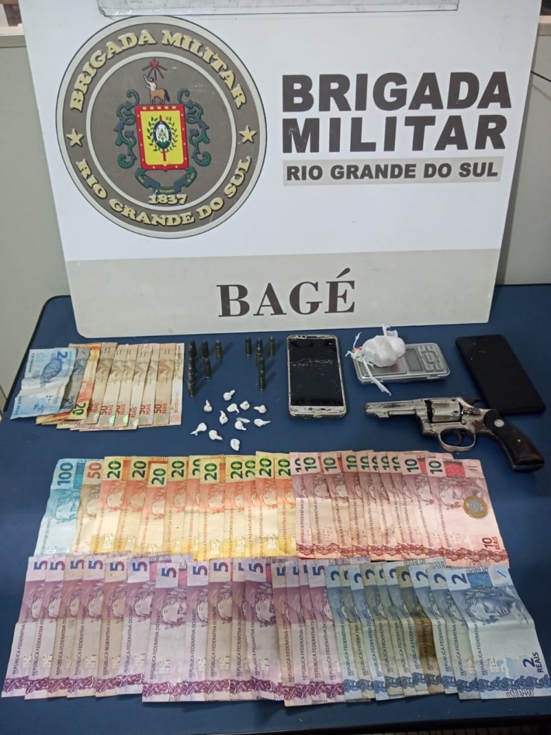 dinheiro, drogas arma e celular