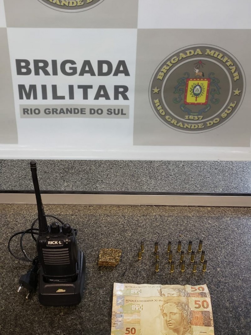 Apreens&atilde;o de drogas e r&aacute;dio transmissor