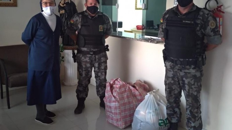 BM de Rio Pardo realiza doa&ccedil;&atilde;o de agasalhos ao Asilo S&atilde;o Vicente de Paula