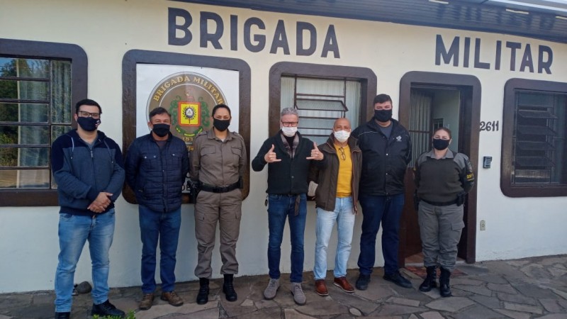 BRIGADA MILITAR DE CAPELA DE SANTANA RECEBE VISITA DE PREFEITO DE PORTÃO