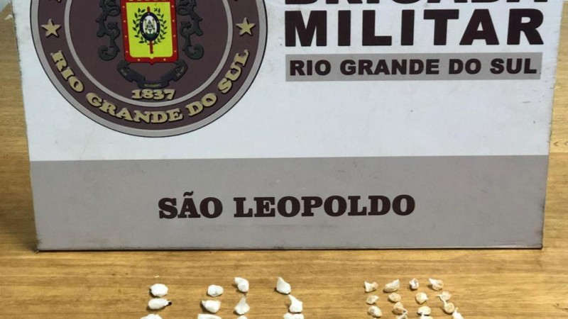 BRIGADA MILITAR DE SÃO LEOPOLDO ABORDA DUPLA COM DROGAS 27 JULHO