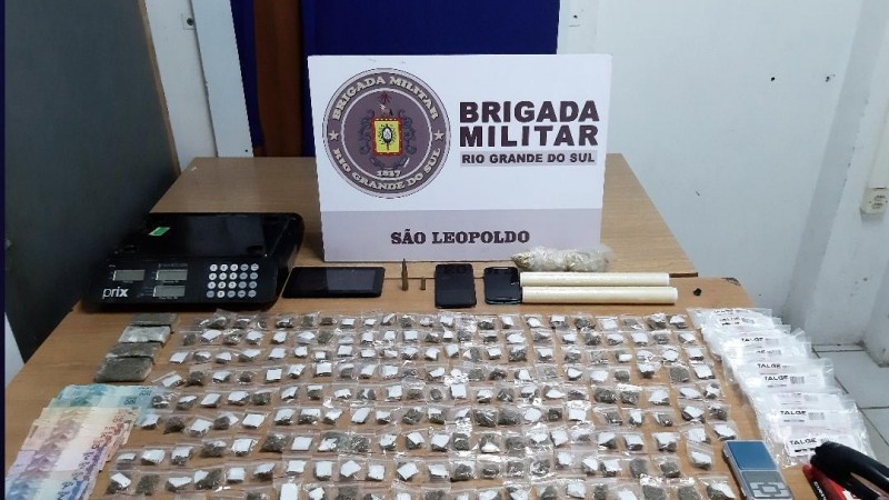 29 de julho BRIGADA MILITAR DE SÃO LEOPOLDO PRENDE ADOLESCENTE COM DROGAS