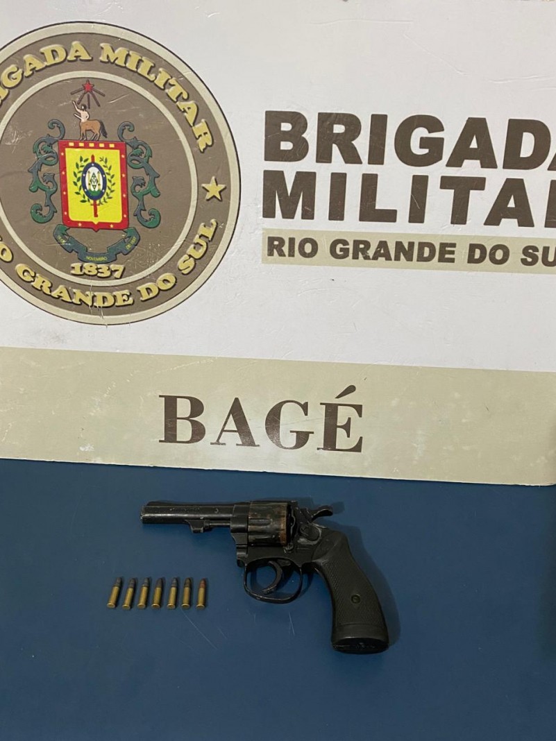 revolver e muni&ccedil;&otilde;es