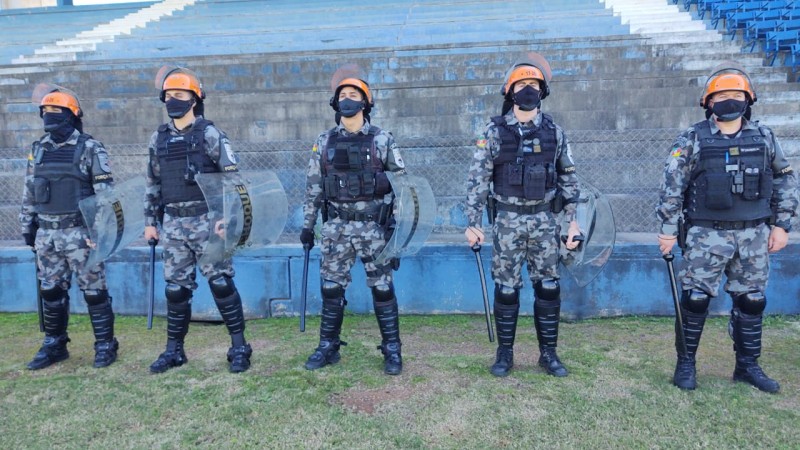 Policiais atuaram durante partida de futebol entre os clubes Esporte Clube Cruzeiro e Esporte Clube Igrejinha.