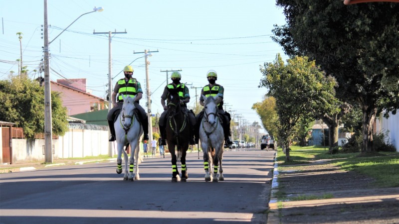 15&ordm; BPM recebe refor&ccedil;o do 4&deg; Regimento de Pol&iacute;cia Montada na cidade de Canoas