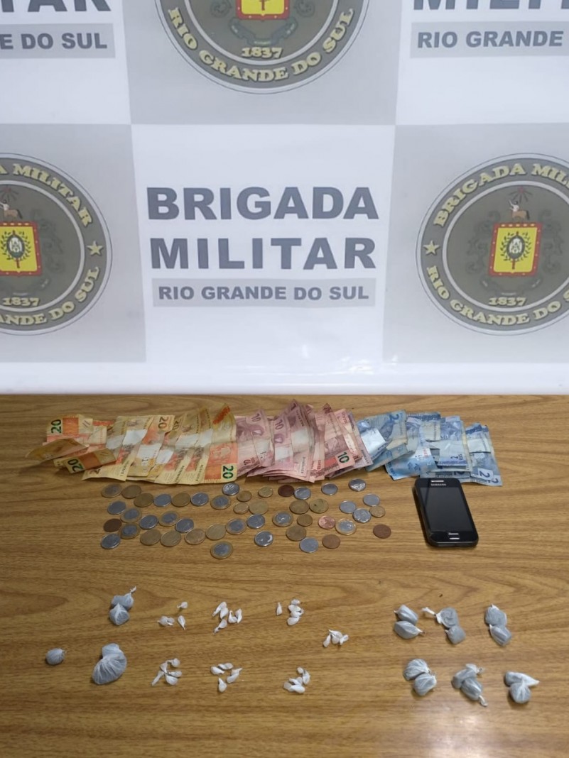 15&deg; BPM prende dois homens por tr&aacute;fico de drogas em Canoas

