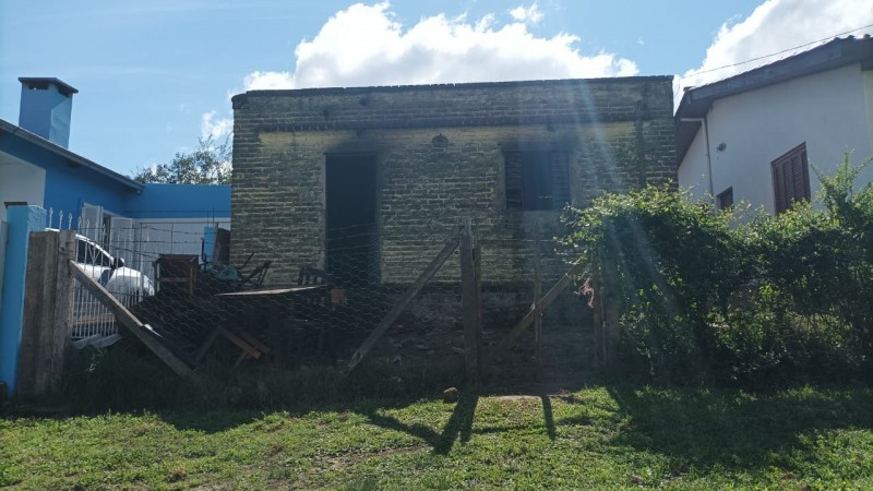 Resid&ecirc;ncia queimada