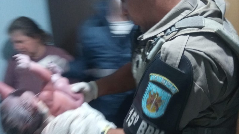 Nascimento de beb&ecirc;