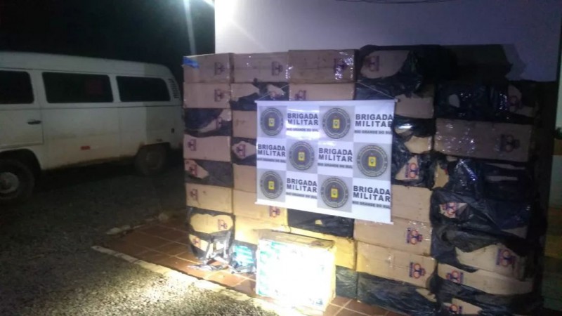 Brigada Militar prende tr&ecirc;s homens por contrabando de cigarros na divisa de Crissiumal com Nova Candel&aacute;ria