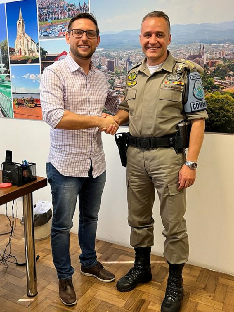 Comando Regional se reúne com autoridades