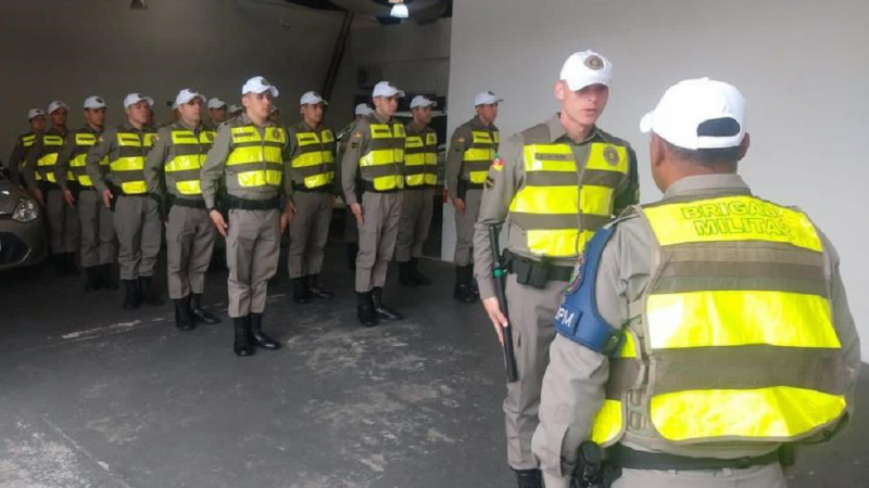Alunos sargentos e alunos soldados refor&ccedil;am o policiamento 