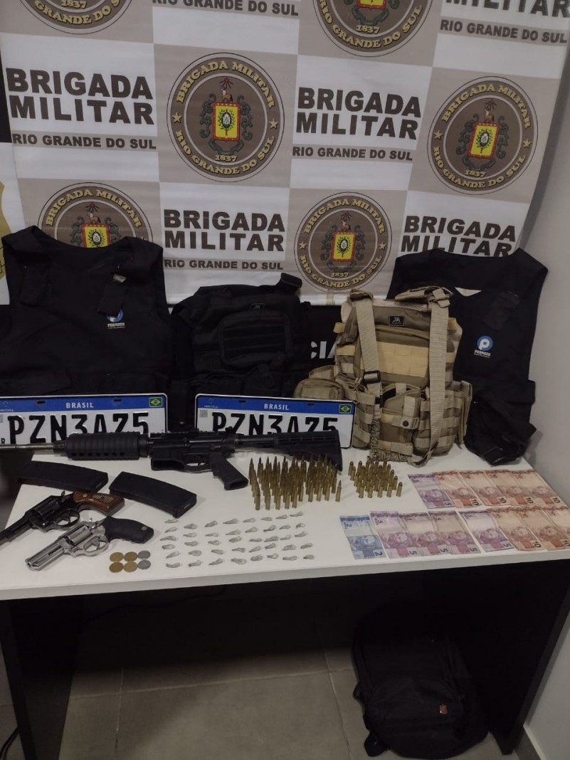 Armas e drogas s&atilde;o  apreendidas em Santa Maria