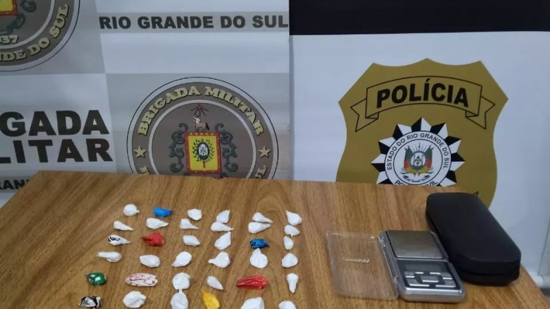 Operação integrada entre Brigada Militar e Polícia Civil resulta em prisão de casal por tráfico de drogas em Três Passos