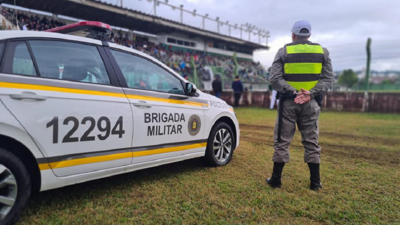 A Brigada Militar, atrav&eacute;s do 23&ordm; Batalh&atilde;o de Pol&iacute;cia Militar (23&ordm; BPM), na tarde deste domingo (15/5) encontra-se atuando no cl&aacute;ssico Ave-Cruz. 