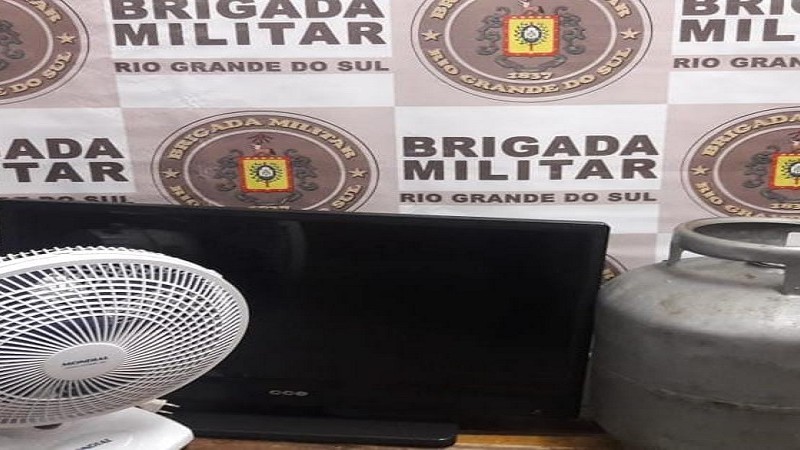 ventilador, tv e botijão