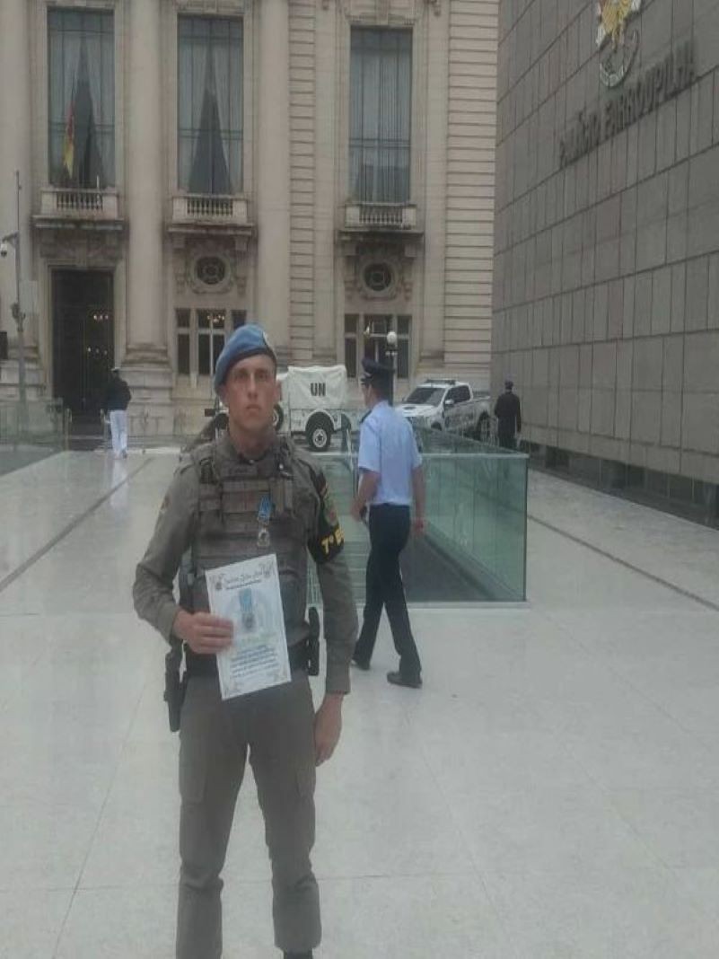 Policial Militar do 7&deg; BPM recebeu homenagem do Instituto Boina Azul em Porto Alegre