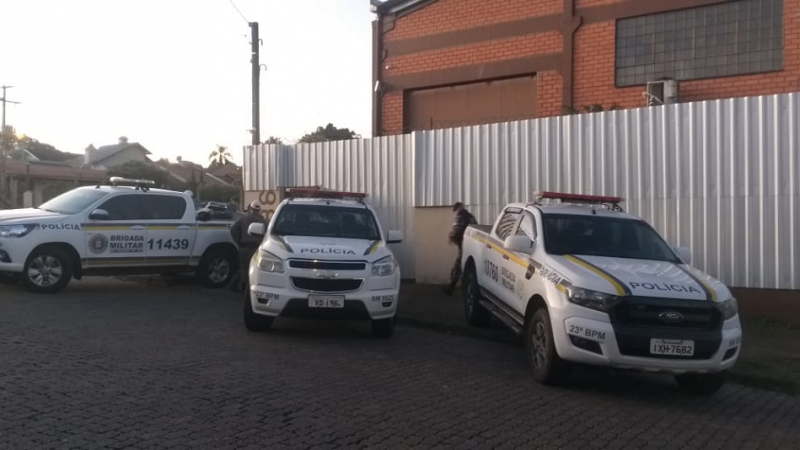 A Brigada Militar, através do 23º Batalhão de Polícia Militar (23º BPM), na tarde de sexta-feira, às 17h, desarticulou uma casa de jogos de azar, no bairro Ana Nery.