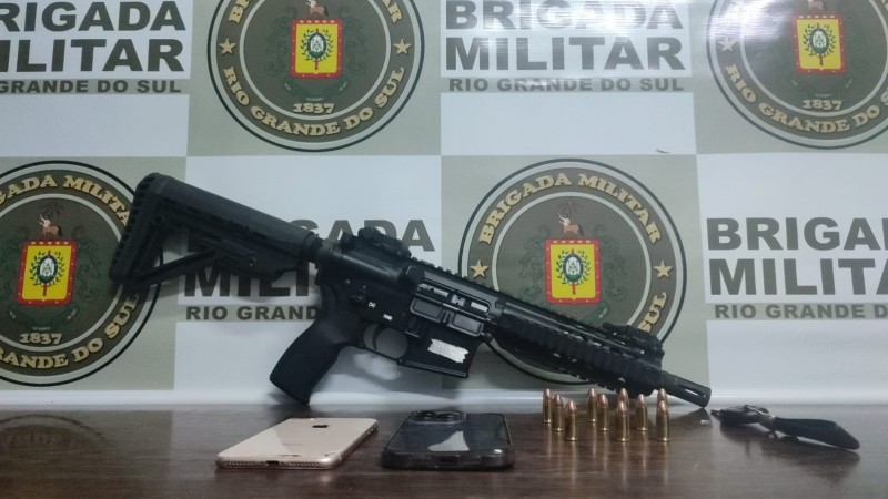 1º BPM apreende fuzil e armas em Porto Alegre - Brigada Militar