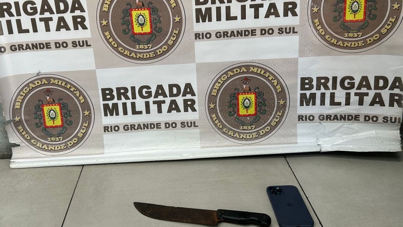 Material apreendido com os dois homens