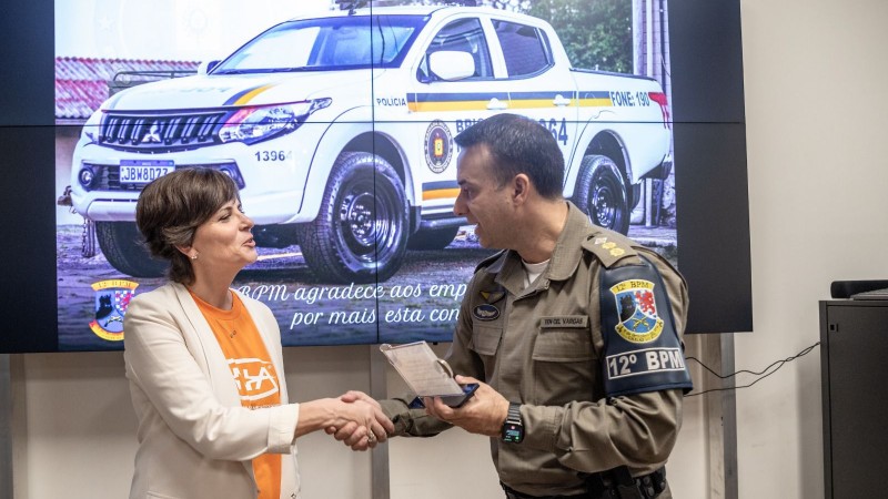 Entrega da nova viatura, oriunda do Piseg em Caxias do Sul