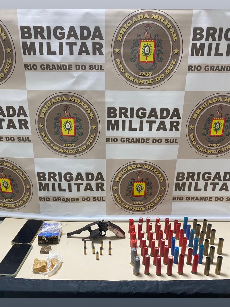 Homem é preso pela Brigada Militar por tráfico de drogas e porte ilegal de arma de fogo, em Carazinho!