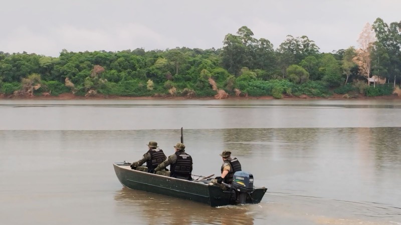 Patrulhamento embarcado no Rio Uruguai em Porto Lucena