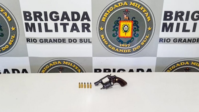 Porte Ilegal de Arma de Fogo em Guapor&eacute;. Um rev&oacute;lver .38, com cinco muni&ccedil;&otilde;es