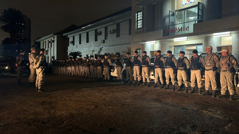 Na foto cont&eacute;m policiais militares assumindo o servi&ccedil;o