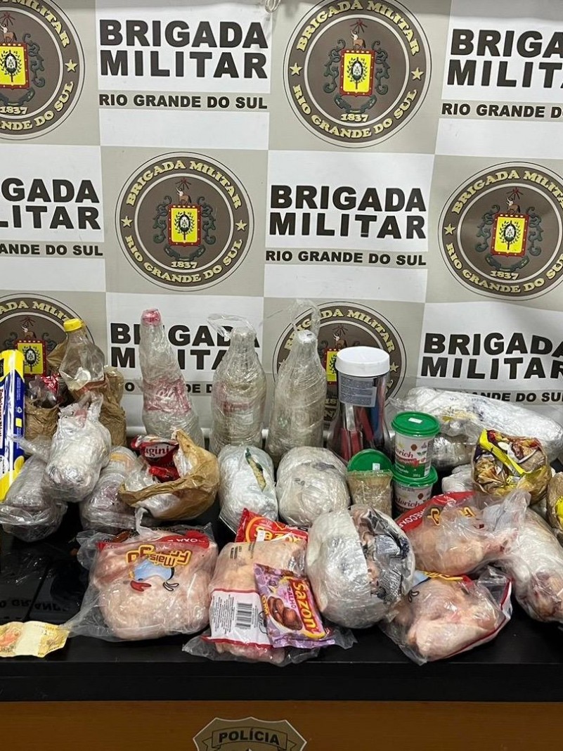 Na foto, cont&eacute;m carnes e bebibas embaladas