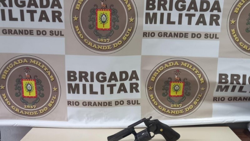 Rev&oacute;lver calibre 38 com seis muni&ccedil;&otilde;es intactas 