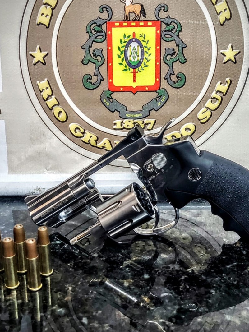 Rev&oacute;lver calibre 38 seis muni&ccedil;&otilde;es intactas 