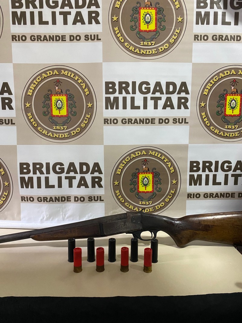 espingarda calibre 12 e 9 muni&ccedil;&otilde;es de mesmo calibre intactas