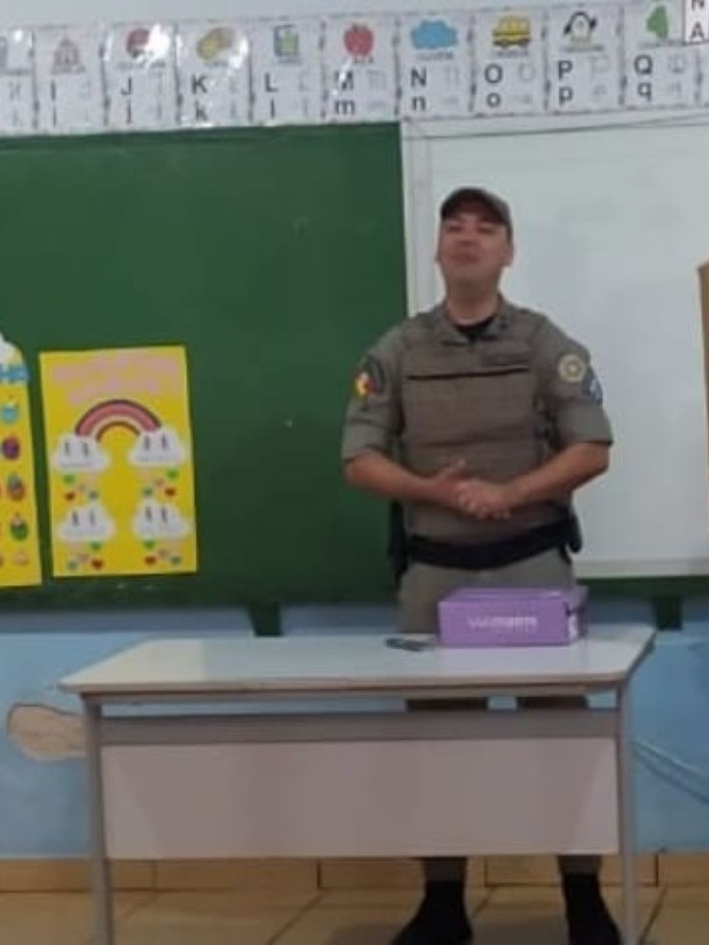 Policial Militar em palestra