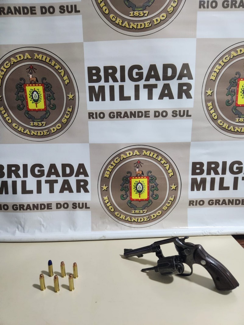 Rev&oacute;lver 38 com seis muni&ccedil;&otilde;es 