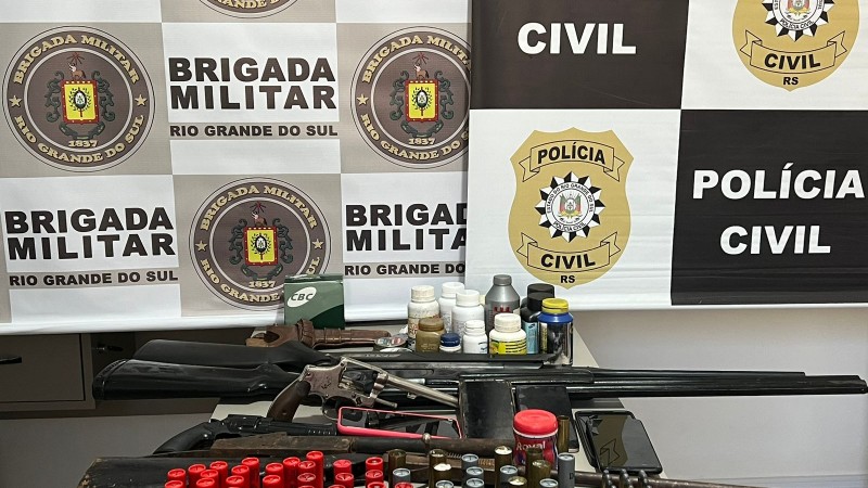 Apreensão de armas, munições e telefones celulares