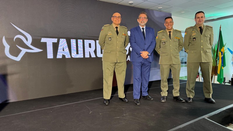 Comando da Brigada Militar em celebra&ccedil;&atilde;o de 185 anos da TAURUS