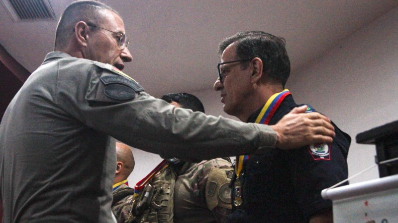 Foram prestadas homenagens aos policiais e guardas municipais que participaram ativamente da ocorrência em Novo Hamburgo.