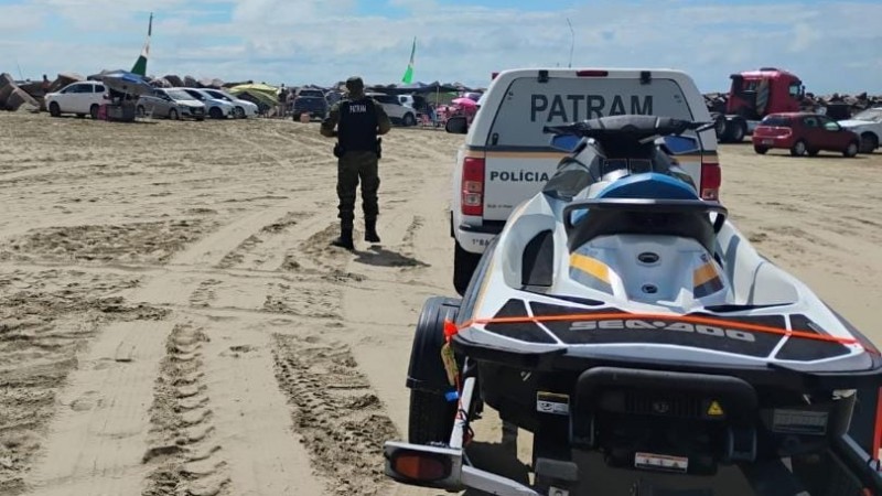 Fiscalização de motos aquáticas na praia do Cassino