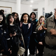 Escola Walter Peracchi de Canoas traz alunos para visita ao Museu da Brigada Militar no Centro Histórico de Porto Alegre