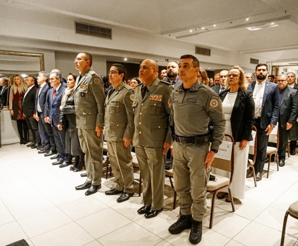 Autoridades prestigiam a passagem de função de corregedor-geral.
