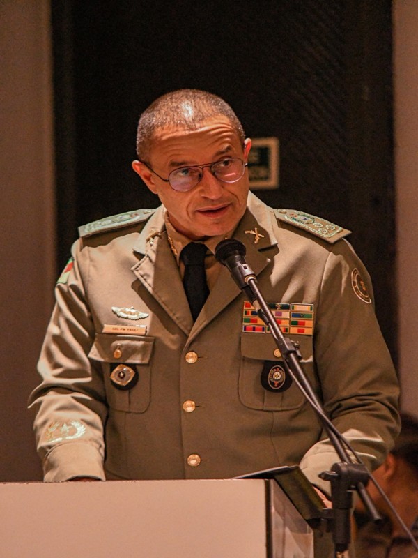 Comandante-Geral da BM coronel Feoli durante o discurso sobre a despedida do Cel Vladimir e posse do Cel Aro.